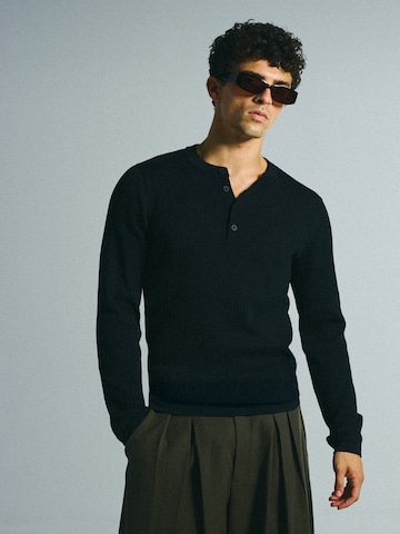 Bershka Pulóver - fekete: elől