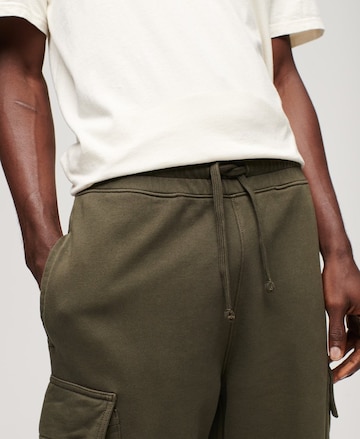 Effilé Pantalon cargo Superdry en vert