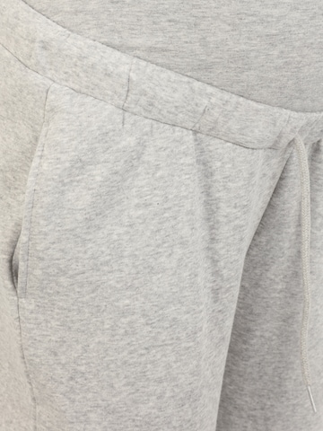 Effilé Pantalon 'CHILLI' Pieces Maternity en gris