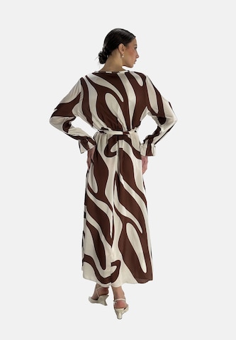 Elara Kleid in Braun