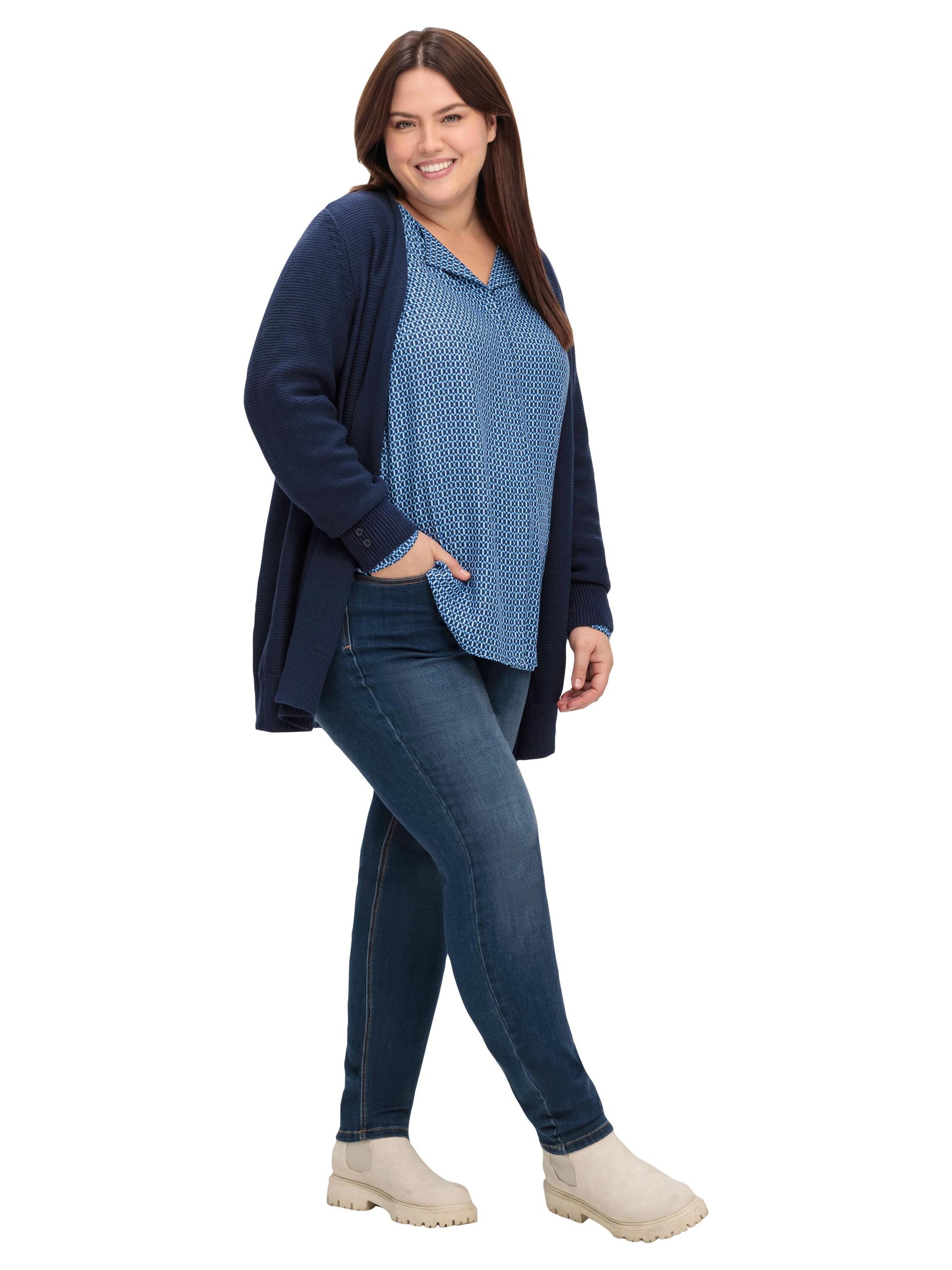 Bluză de la SHEEGO pe albastru