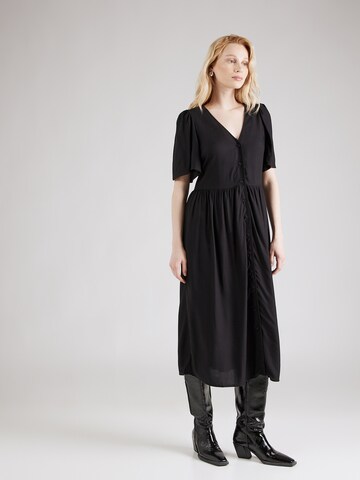 Robe-chemise Monki en noir : devant