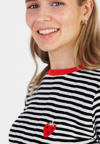 Kleinigkeit Shirt 'Fru' in Zwart