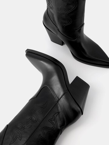 Bershka Cowboy Boots in Black