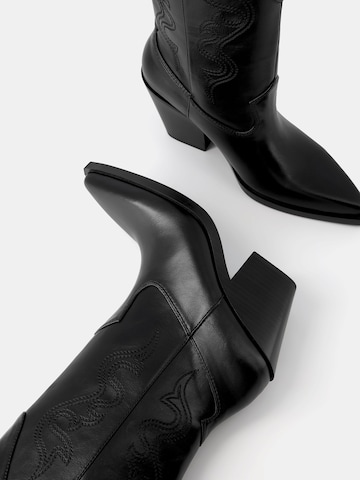 Bershka Cowboy Boots in Black