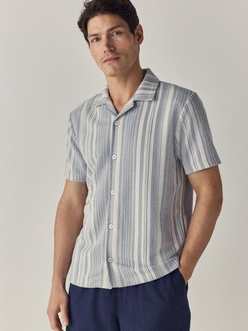 Coupe regular Chemise Next en bleu : devant