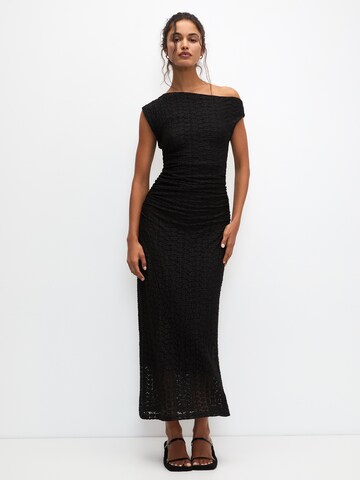 Robe Pull&Bear en noir : devant