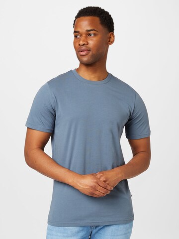 T-Shirt By Garment Makers en bleu : devant