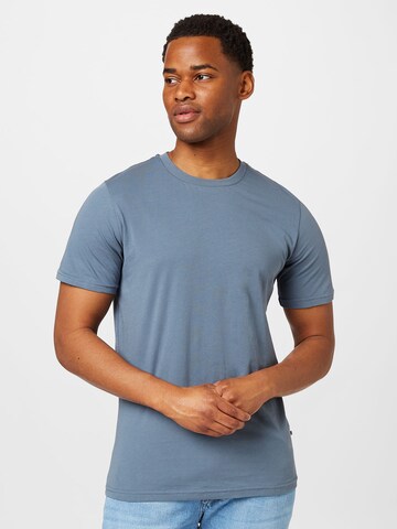 By Garment Makers - Camiseta en azul: frente