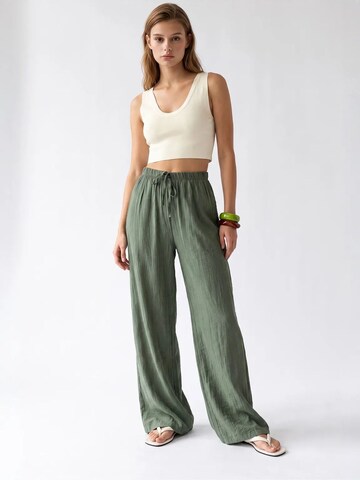 Wide leg Pantaloni de la MixRay pe verde: față
