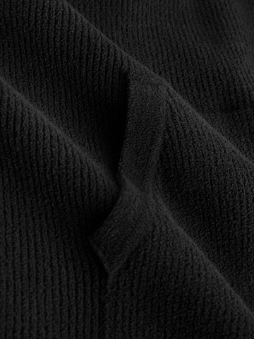 Next Kampsun, värv must