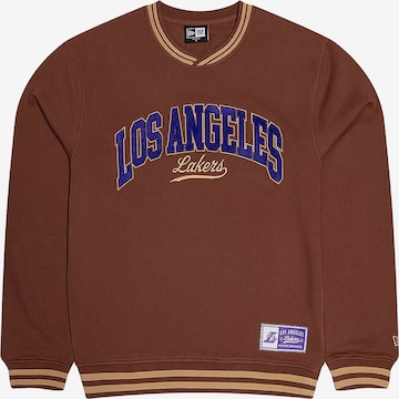 NEW ERA Collegepaita värissä ruskea: etupuoli