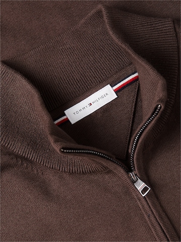 TOMMY HILFIGER Pullover 'Essential' i brun