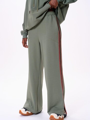 Blue Shadow Wide leg Pants in Green