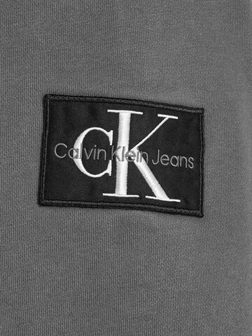 Regular Sweat-shirt Calvin Klein Jeans en gris