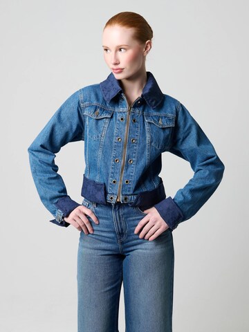 Fenice Between-Season Jacket in Blue: front