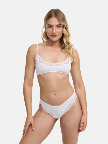 String 'Lace Tanga' cfab (formerly creamy fabrics) en blanc : devant
