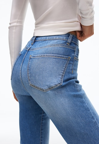 Bershka Flared Jeans in Blau