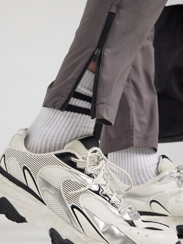 Hummel Tapered Sporthose 'SPRINT' in Grau