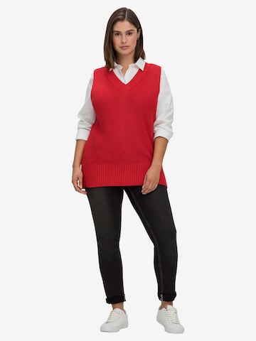 SHEEGO Knitted Vest in Red