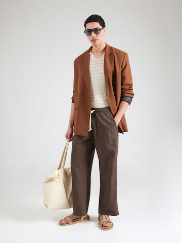 Abercrombie & Fitch Lużny krój Spodnie 'Mar4' w kolorze brązowy