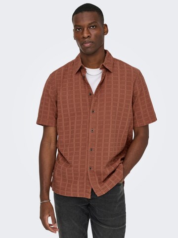 Coupe regular Chemise 'ONSWilson' Only & Sons en marron : devant