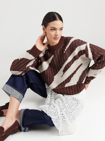 TOPSHOP Sweter 'TSELINOR' w kolorze brązowy