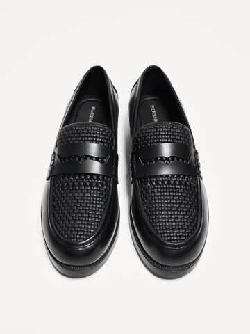 Bershka Classic Flats in Black