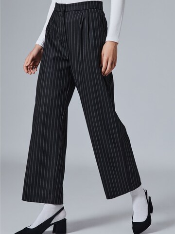 Loosefit Pantalon 'Mod' 4TAILORS en noir