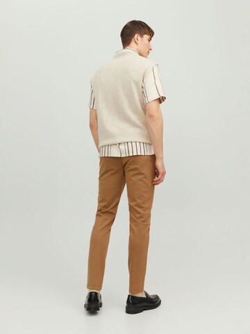 Coupe slim Pantalon chino JACK & JONES en marron