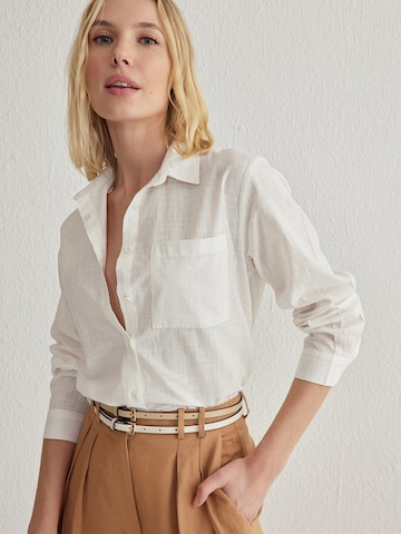 Trendyol - Blusa en blanco: frente