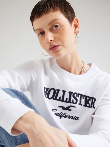 HOLLISTER Sweatshirt 'EMEA' in Wit