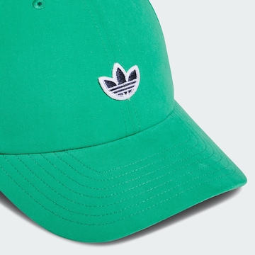 ADIDAS ORIGINALS - Gorra en verde