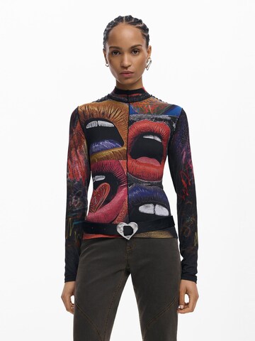 Tricou de la Desigual pe negru: față