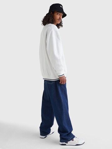 Felpa 'Skater' di Tommy Jeans in bianco