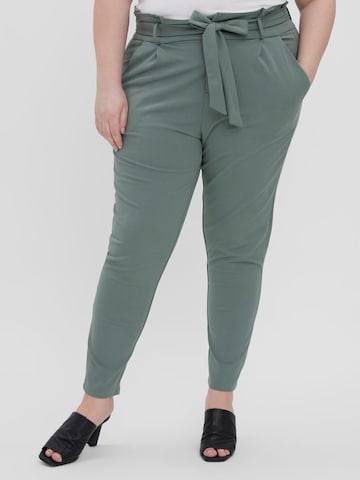 Vero Moda Curve Tapered Bukser med lægfolder i grøn: forside