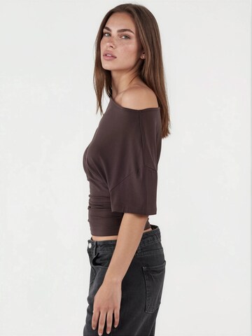 T-shirt Hiccup en marron