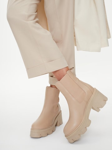 Karolina Kurkova Originals Chelsea Boots 'Cami' in Beige: front