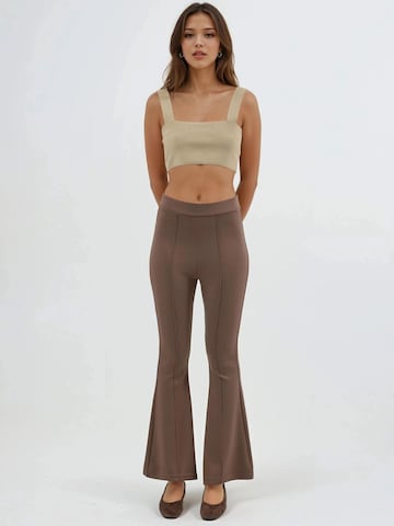 Hiccup - Flared Calças em castanho