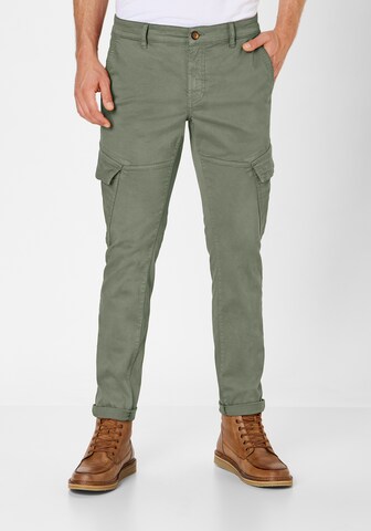 REDPOINT Tapered Cargo Pants in Green: front