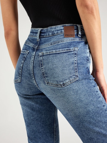 PIECES Regular Jeans 'BELLA' in Blau