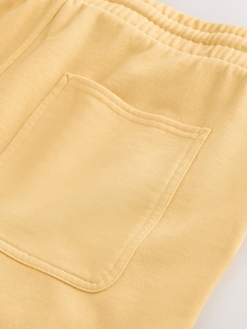 Next Regular Shorts in Gelb