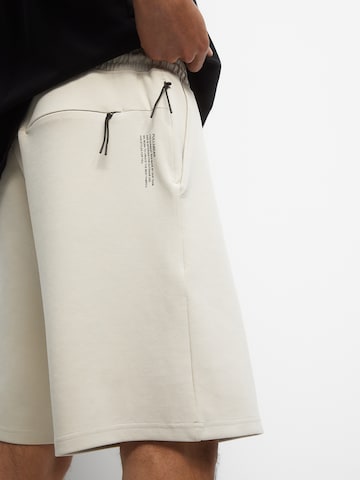 Pull&Bear Lużny krój Spodnie w kolorze beżowy