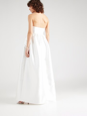 Robe de soirée 'BABETH' VILA en blanc