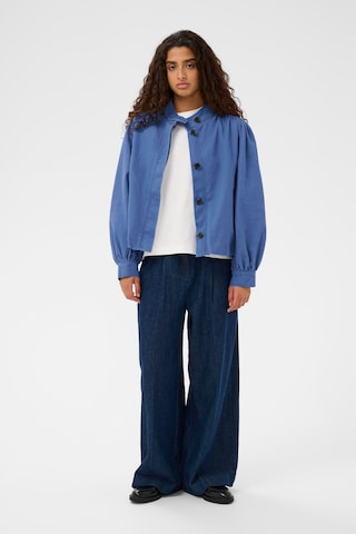 SOAKED IN LUXURY Overgangsjakke 'SLElysia' i blå