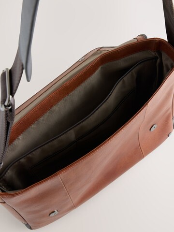 Next Messenger in Braun