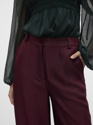 Regular Pantalon 'RAQUEL' VERO MODA en violet