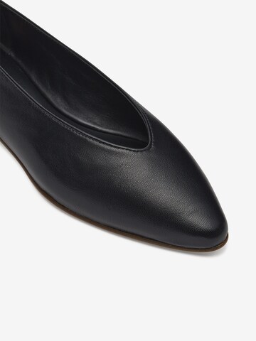 LOTTUSSE Ballet Flats ' Bel ' in Black