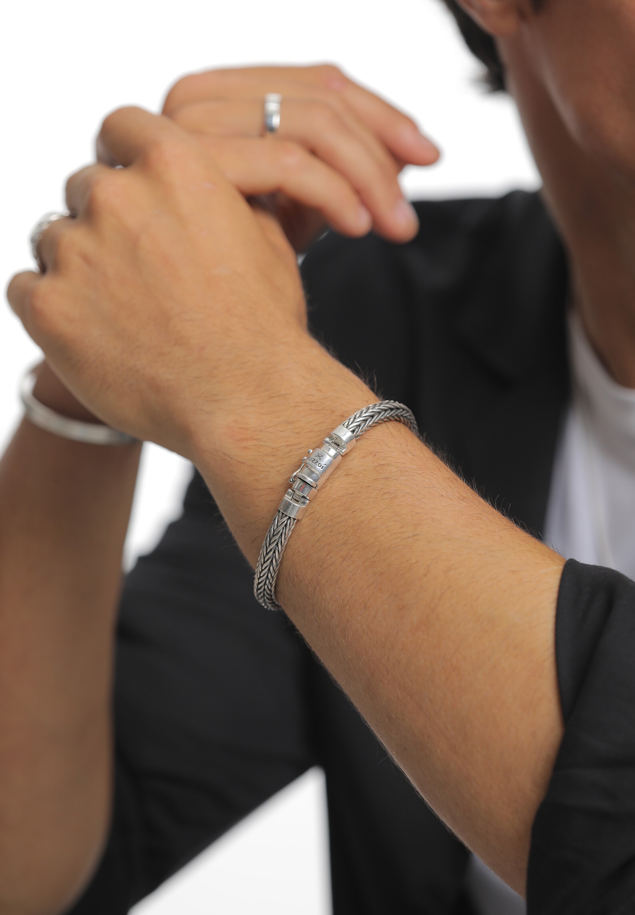 KUZZOI Браслет в Серебристый: спереди