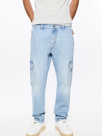 Pull&Bear Loosefit Cargojeans in Blauw: voorkant